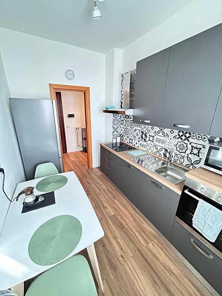 Soleo Guesthouse مونزا المظهر الخارجي الصورة